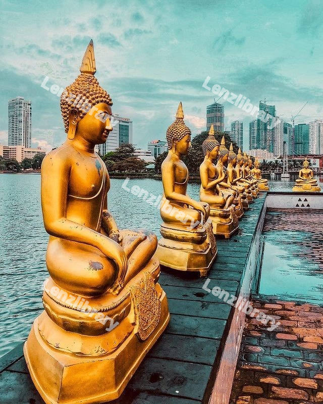 View of three golden Buddha Statues